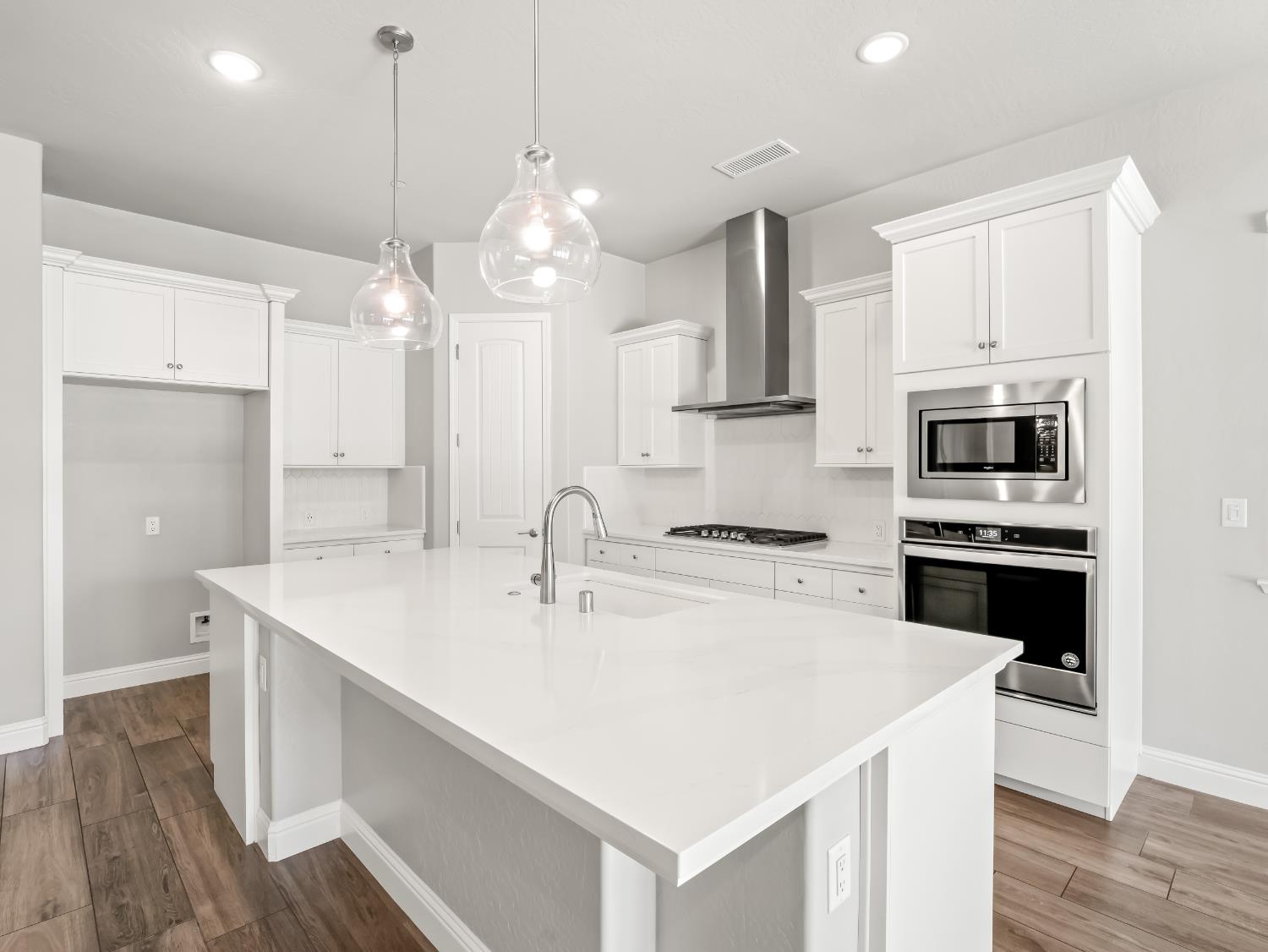 1751 N Kaweah Ave, Clovis, CA 93619