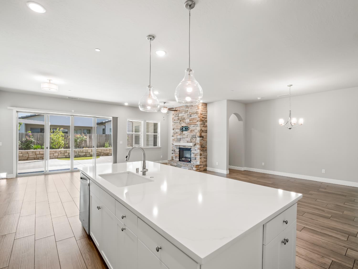 1751 N Kaweah Ave, Clovis, CA 93619