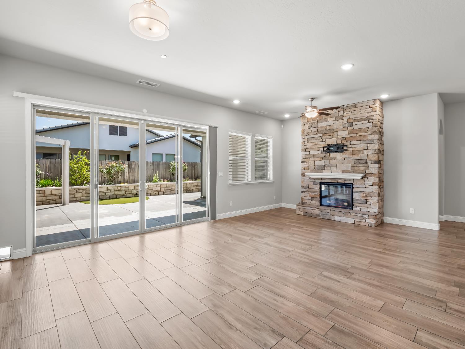 1751 N Kaweah Ave, Clovis, CA 93619