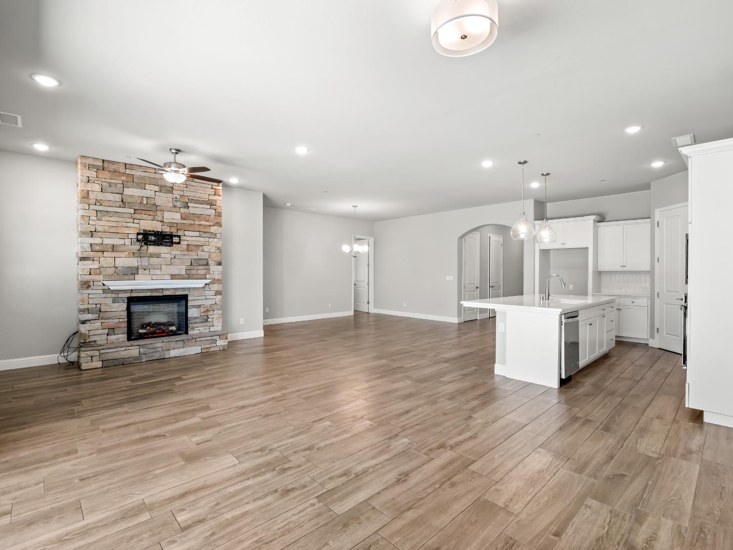 1751 N Kaweah Ave, Clovis, CA 93619