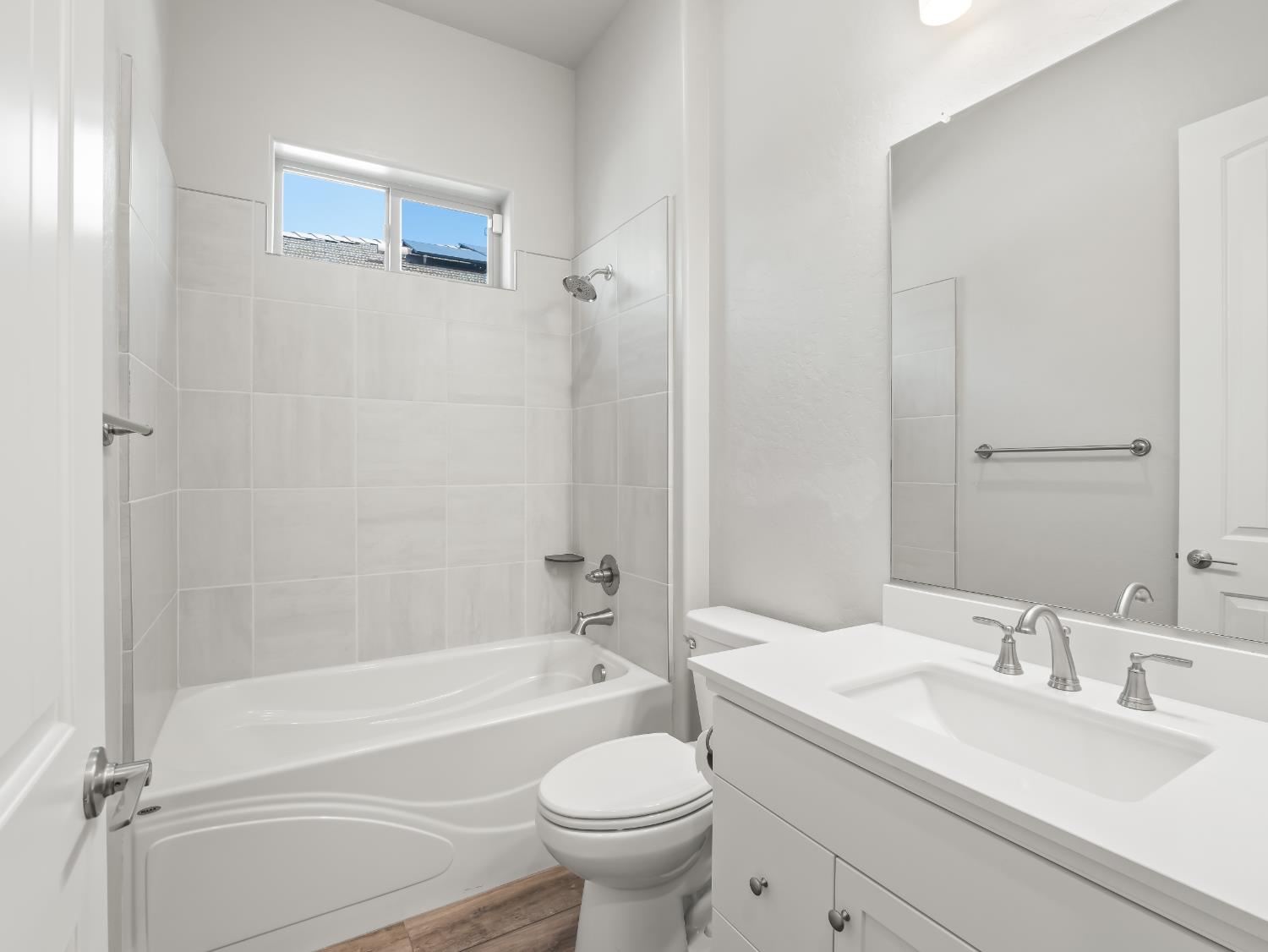 1751 N Kaweah Ave, Clovis, CA 93619