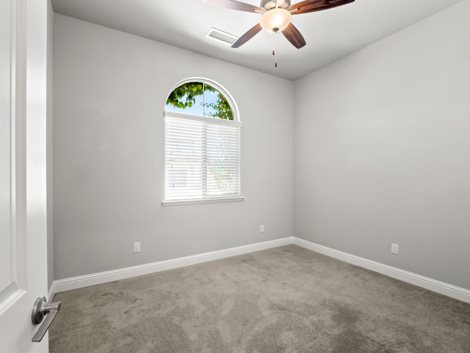1751 N Kaweah Ave, Clovis, CA 93619