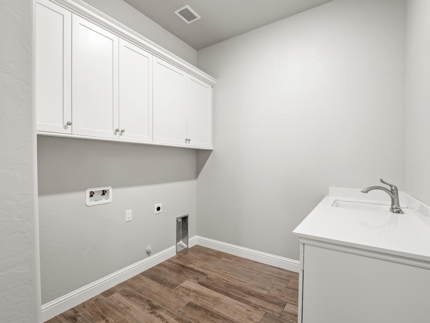1751 N Kaweah Ave, Clovis, CA 93619