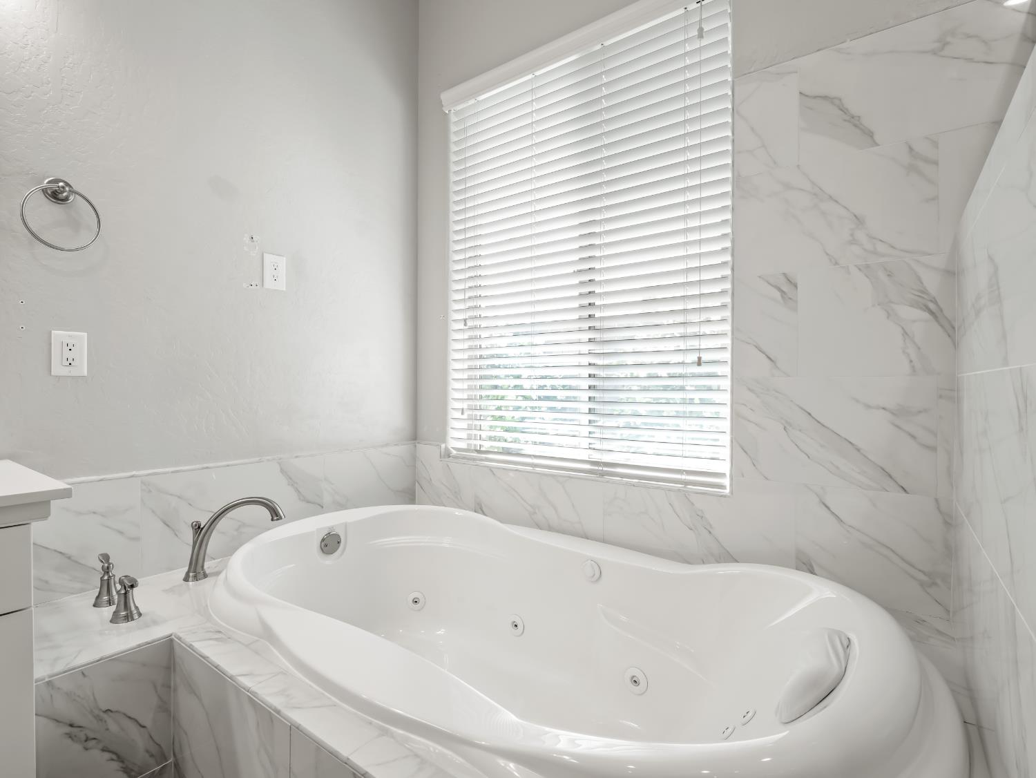 1751 N Kaweah Ave, Clovis, CA 93619