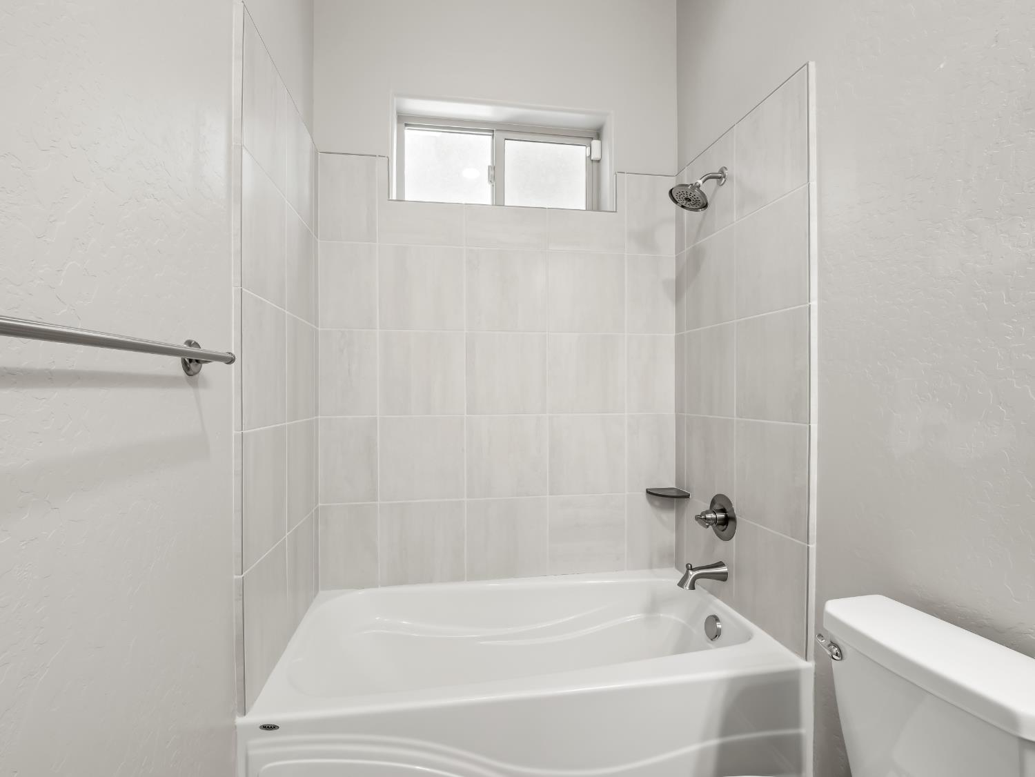 1751 N Kaweah Ave, Clovis, CA 93619