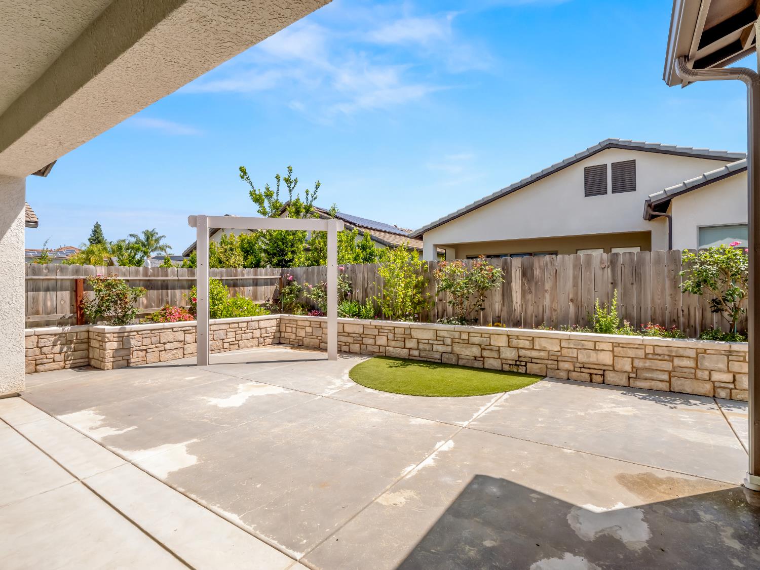 1751 N Kaweah Ave, Clovis, CA 93619