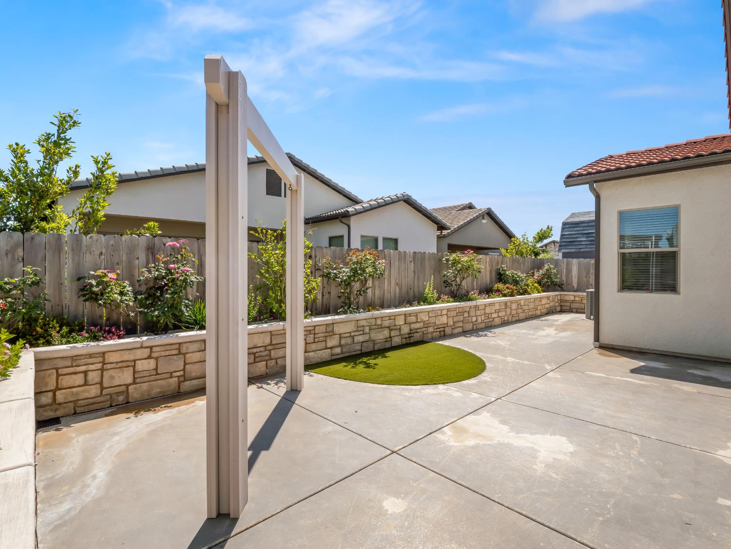 1751 N Kaweah Ave, Clovis, CA 93619