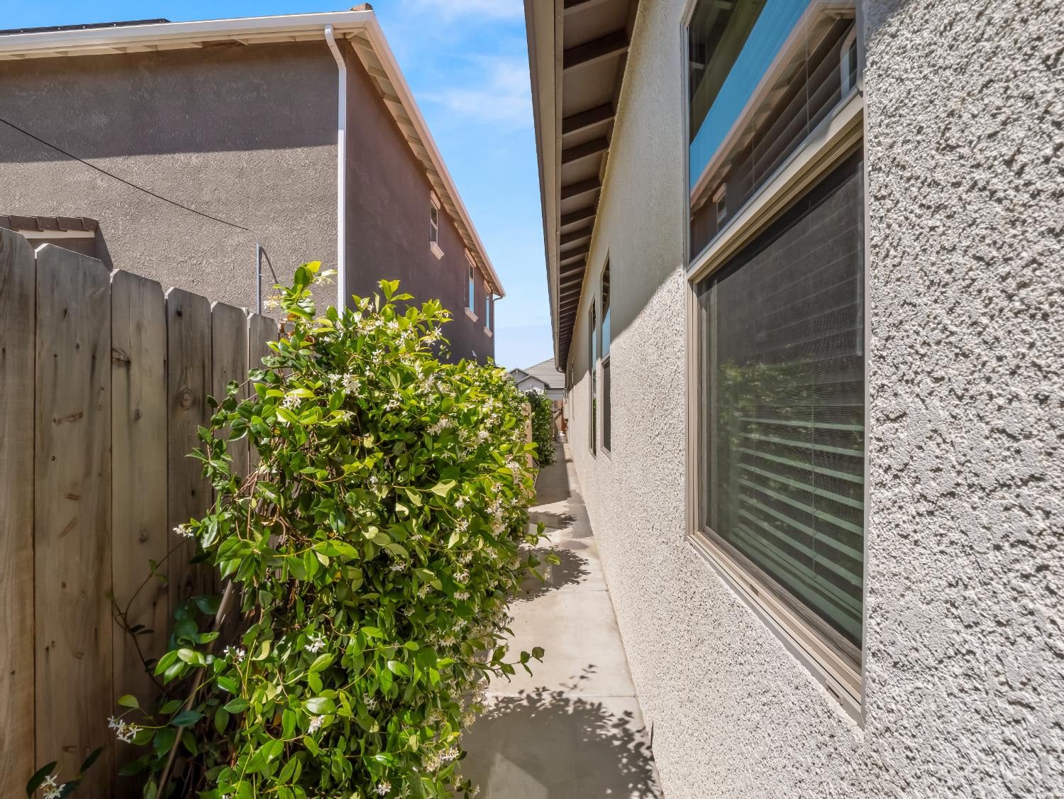 1751 N Kaweah Ave, Clovis, CA 93619