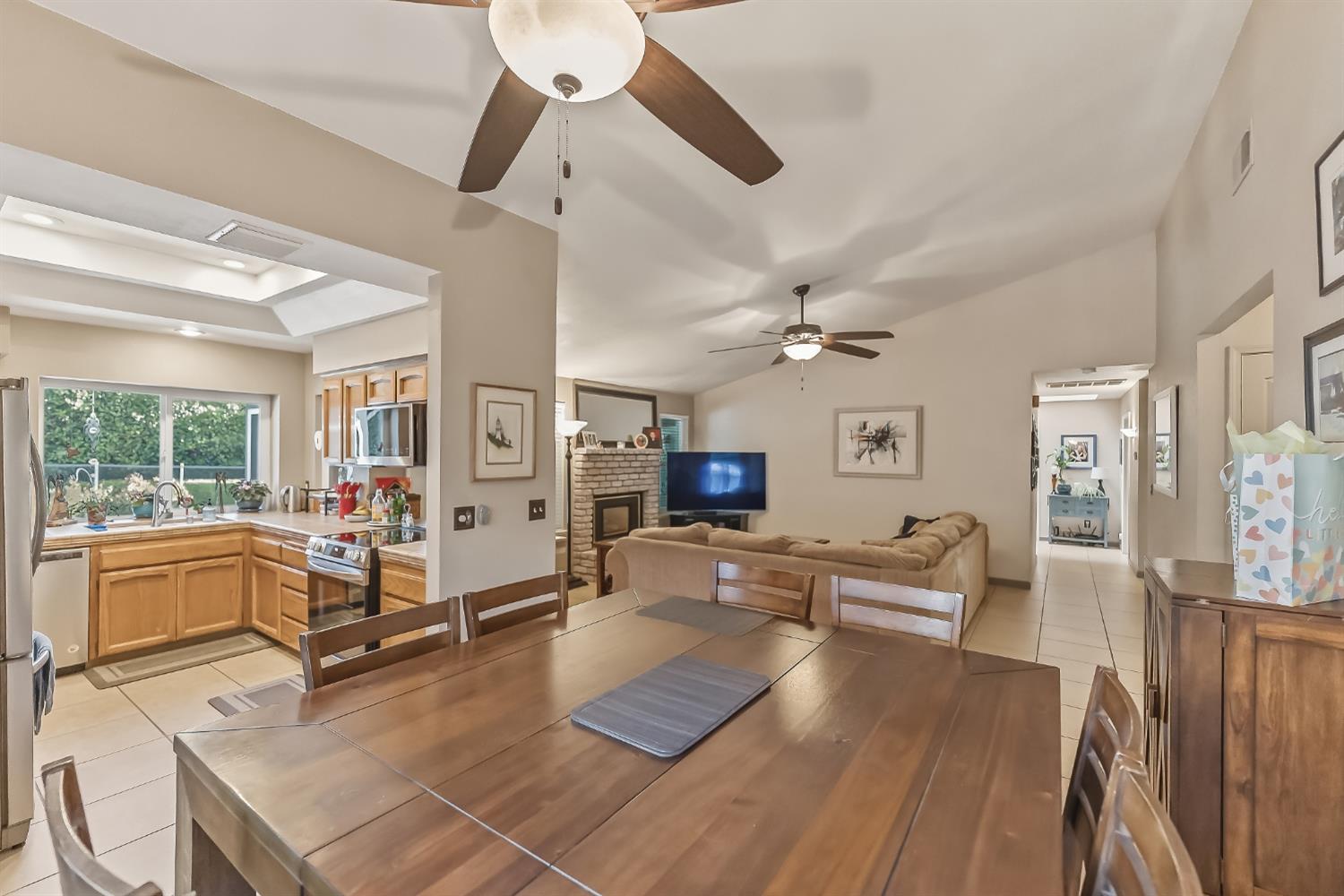 1917 E Quincy Ave, Fresno, CA 93720