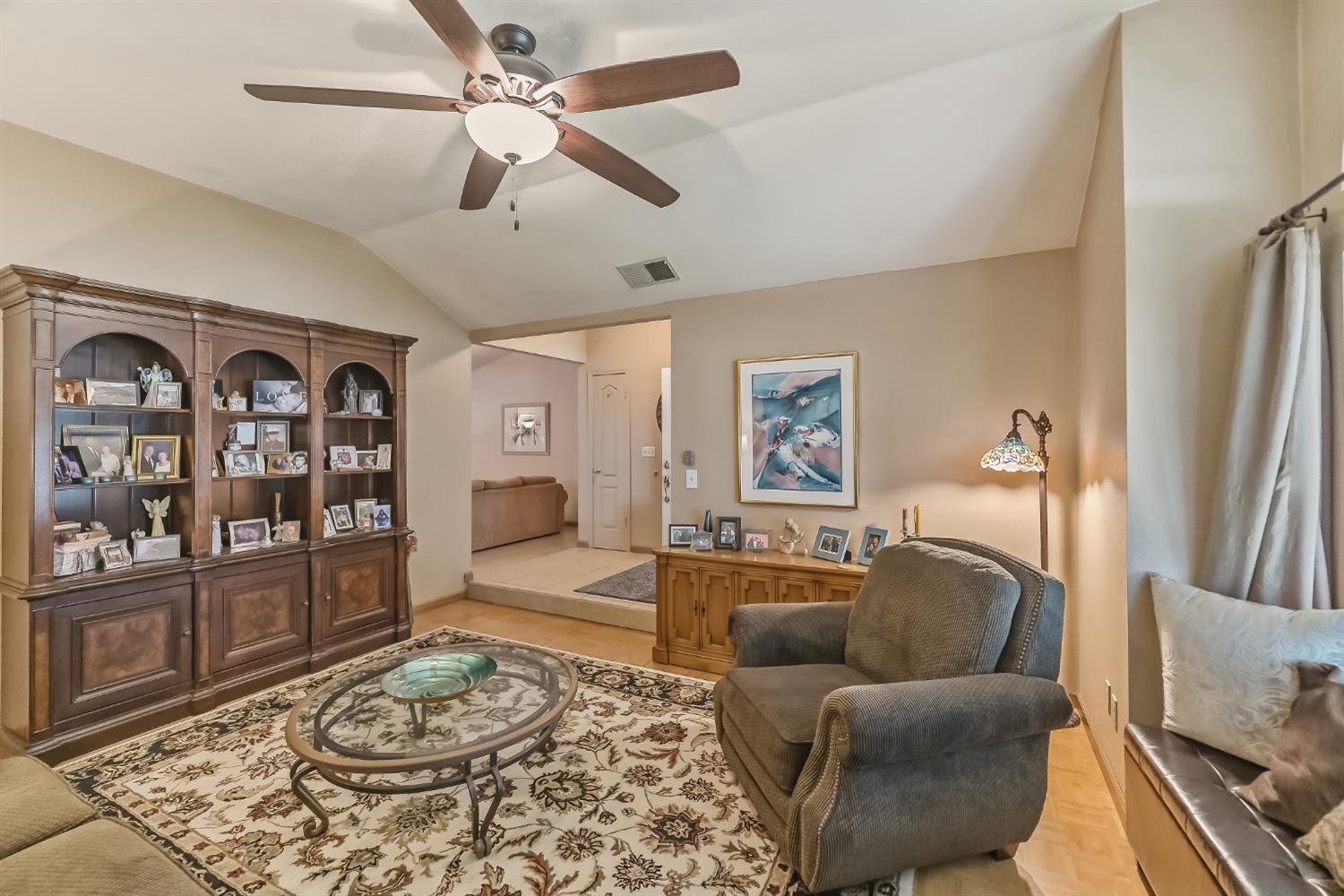 1917 E Quincy Ave, Fresno, CA 93720