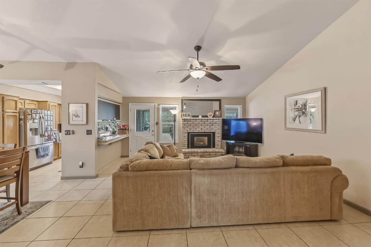 1917 E Quincy Ave, Fresno, CA 93720