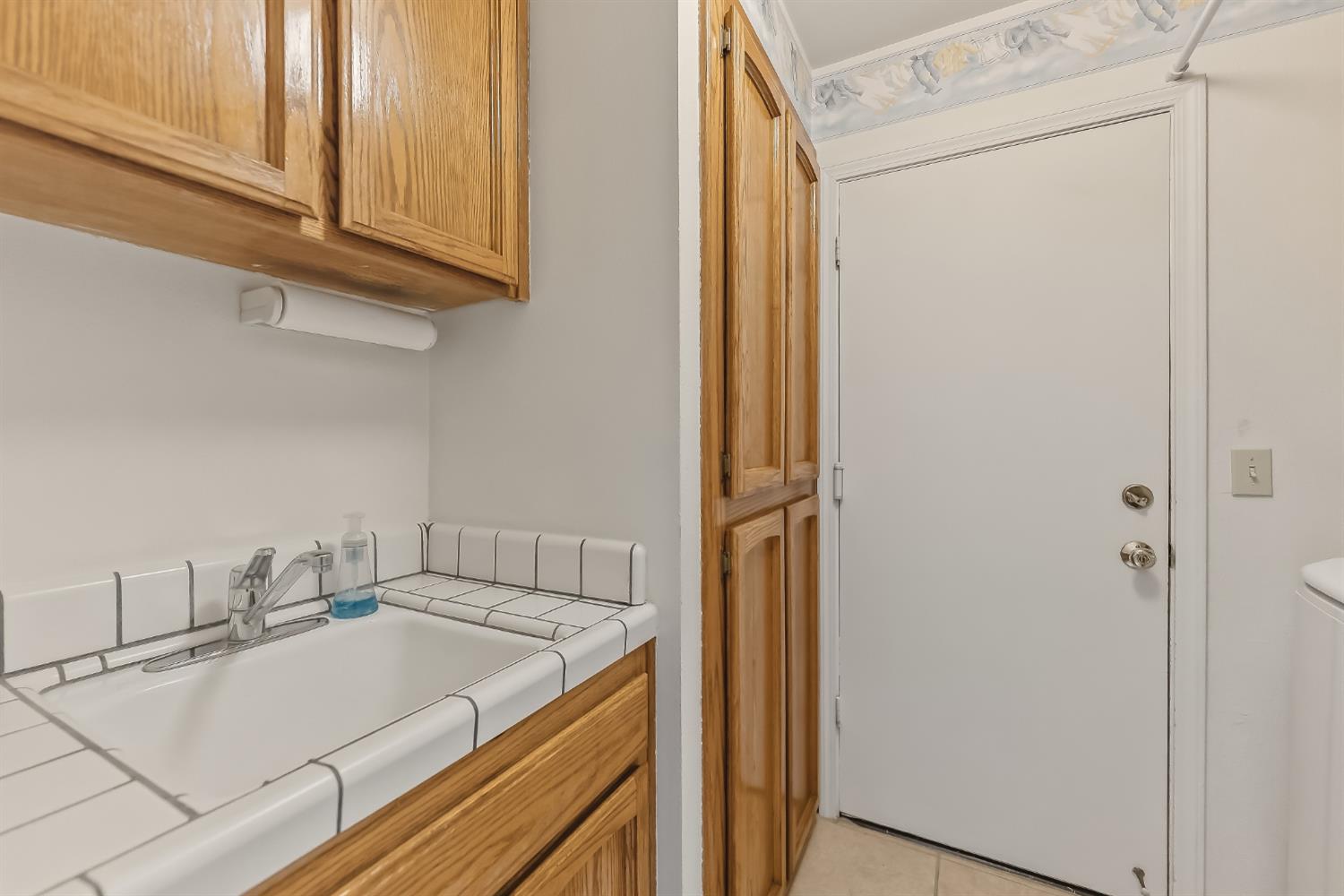 1917 E Quincy Ave, Fresno, CA 93720