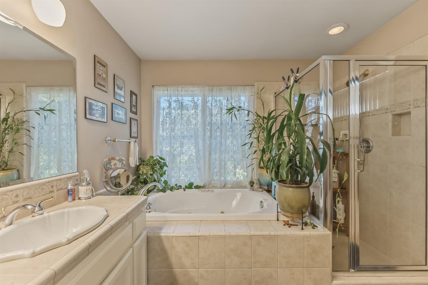 1917 E Quincy Ave, Fresno, CA 93720