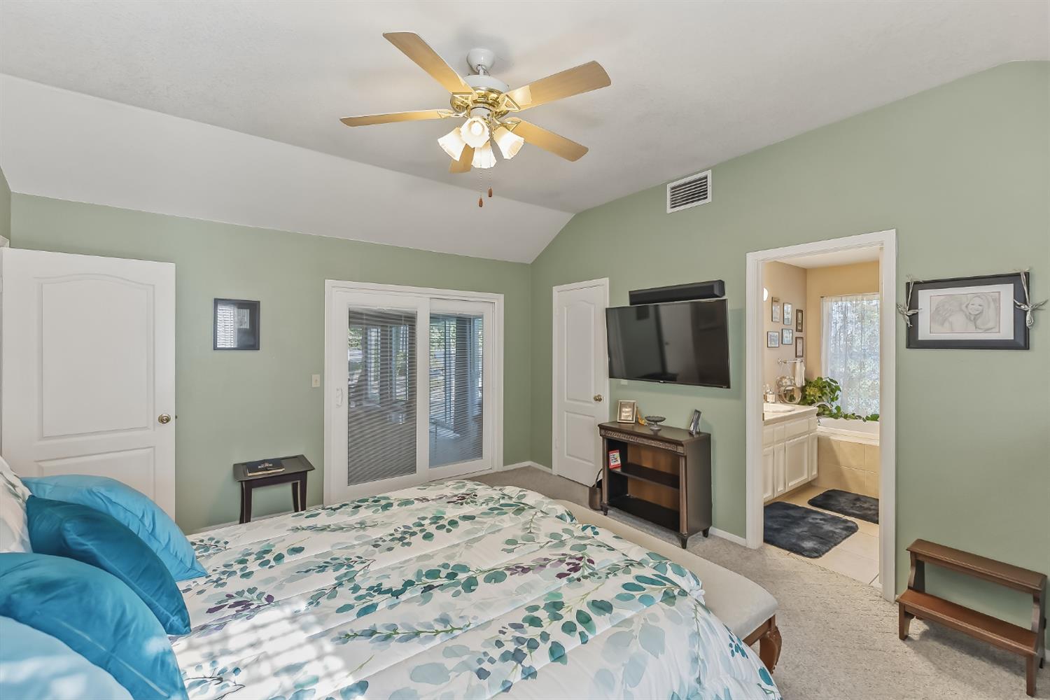 1917 E Quincy Ave, Fresno, CA 93720