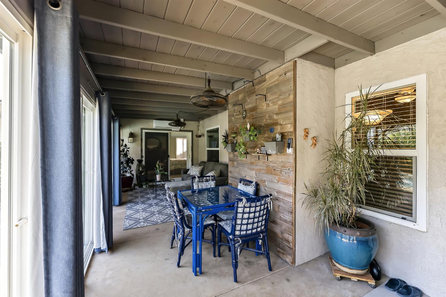 1917 E Quincy Ave, Fresno, CA 93720