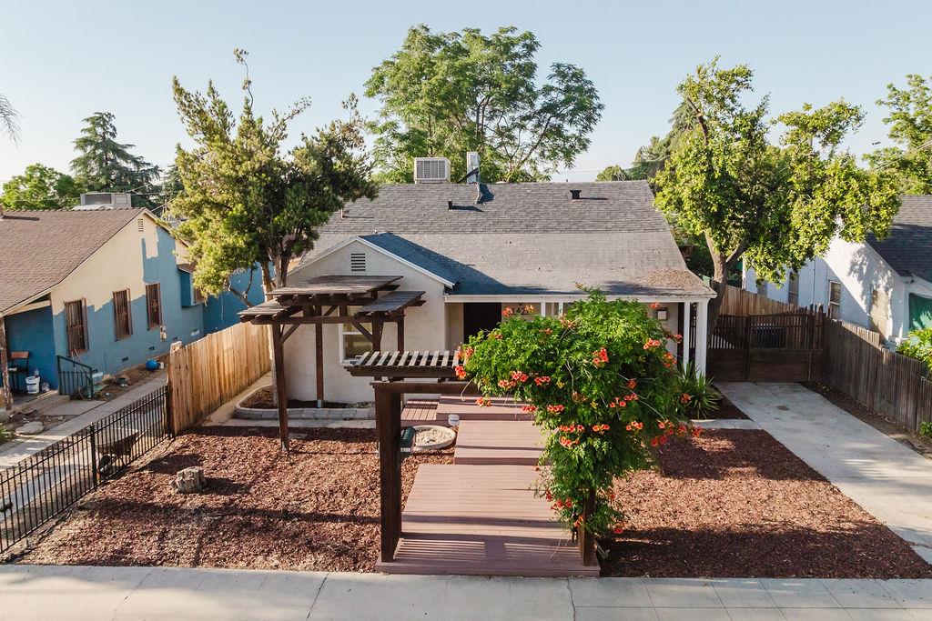 1421 E Terrace Ave, Fresno, CA 93704
