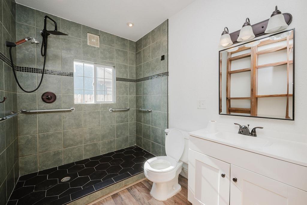 1421 E Terrace Ave, Fresno, CA 93704