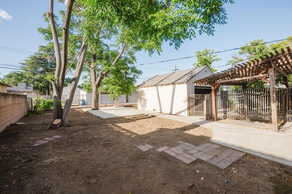 1421 E Terrace Ave, Fresno, CA 93704