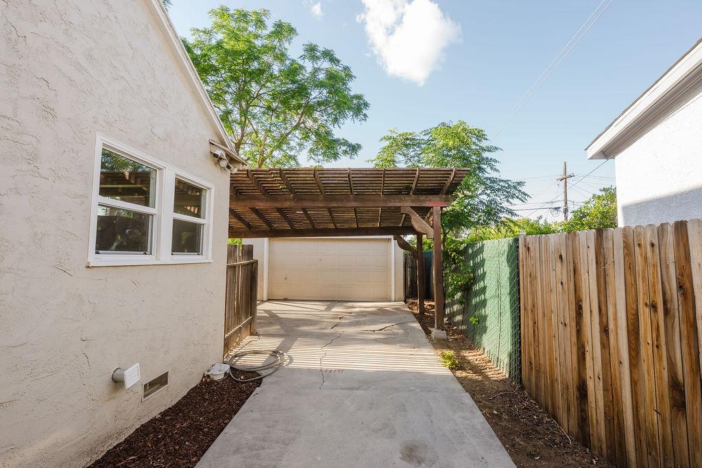 1421 E Terrace Ave, Fresno, CA 93704