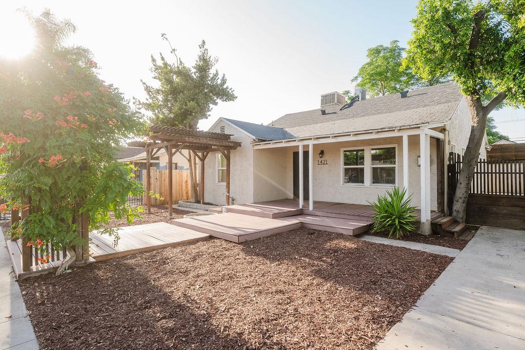 1421 E Terrace Ave, Fresno, CA 93704