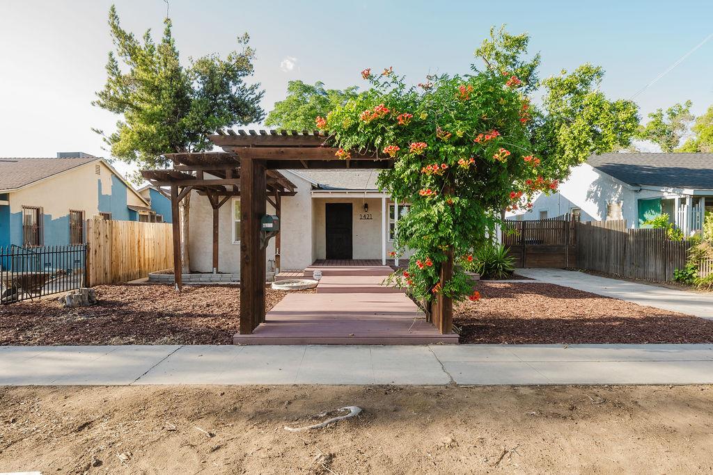 1421 E Terrace Ave, Fresno, CA 93704