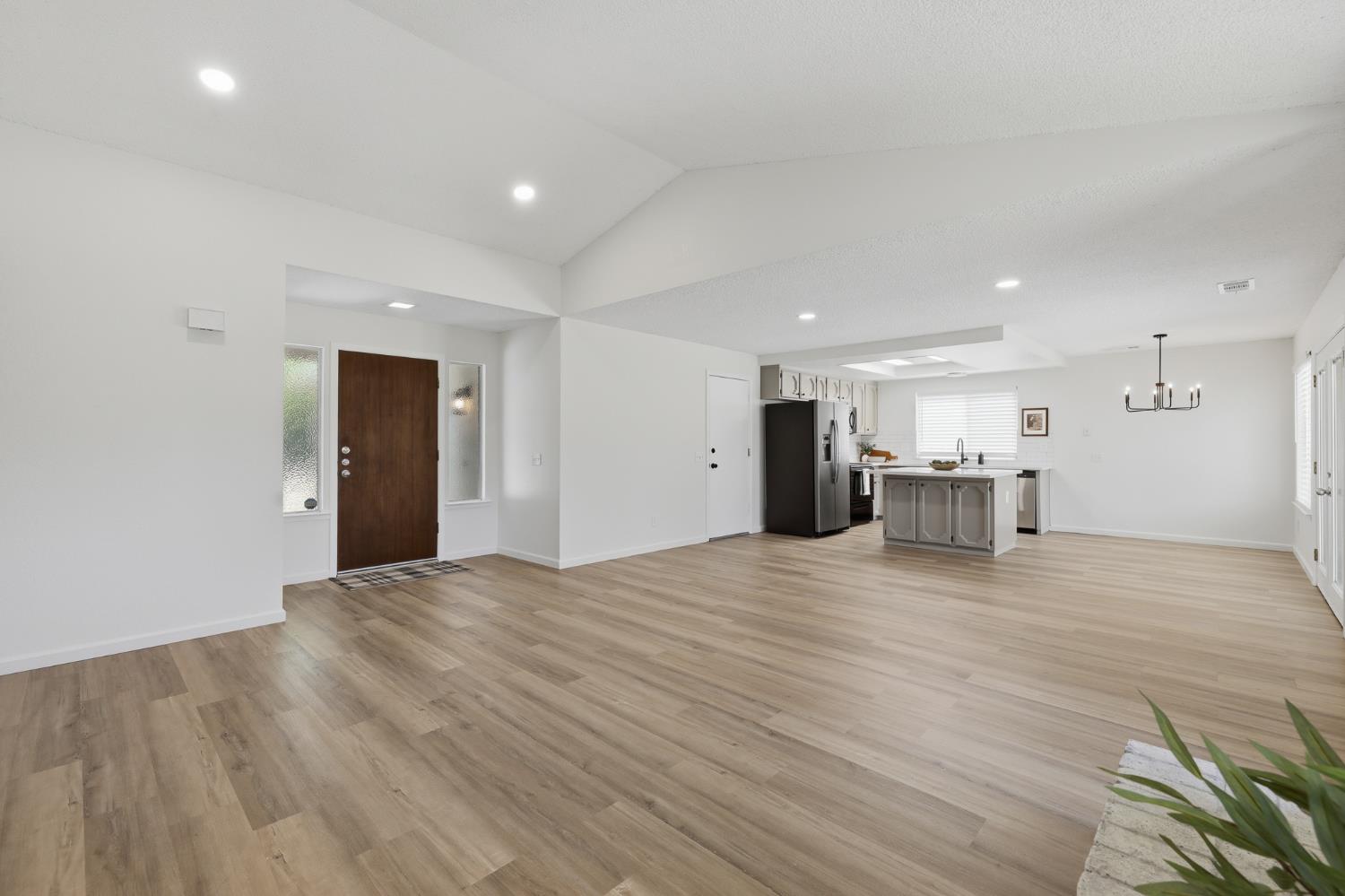 5361 N El Sol Ave, Fresno, CA 93722