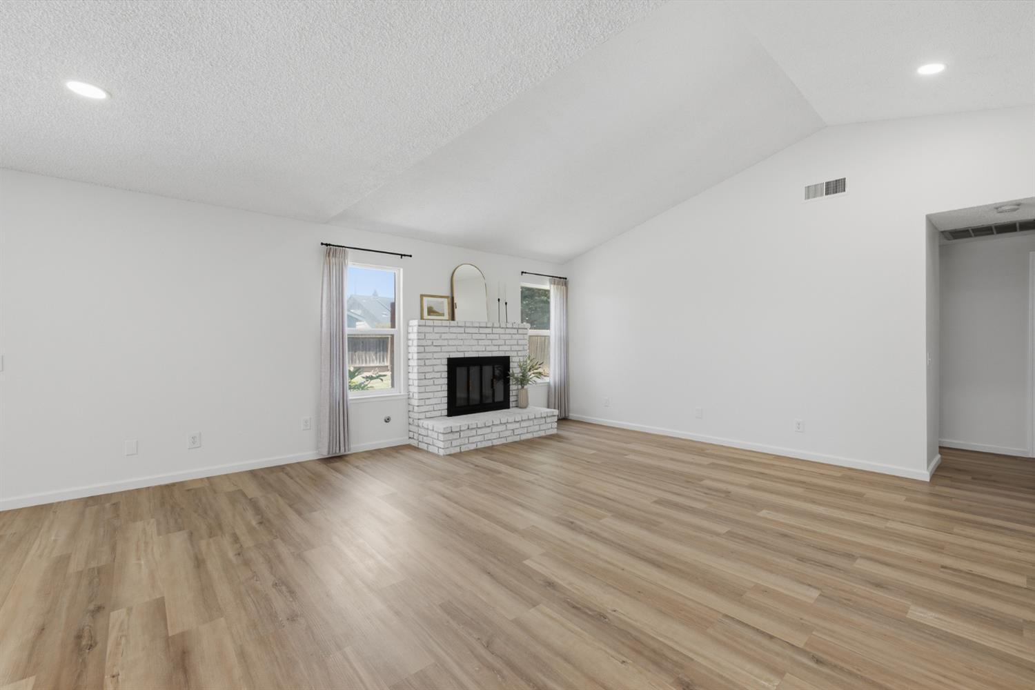 5361 N El Sol Ave, Fresno, CA 93722