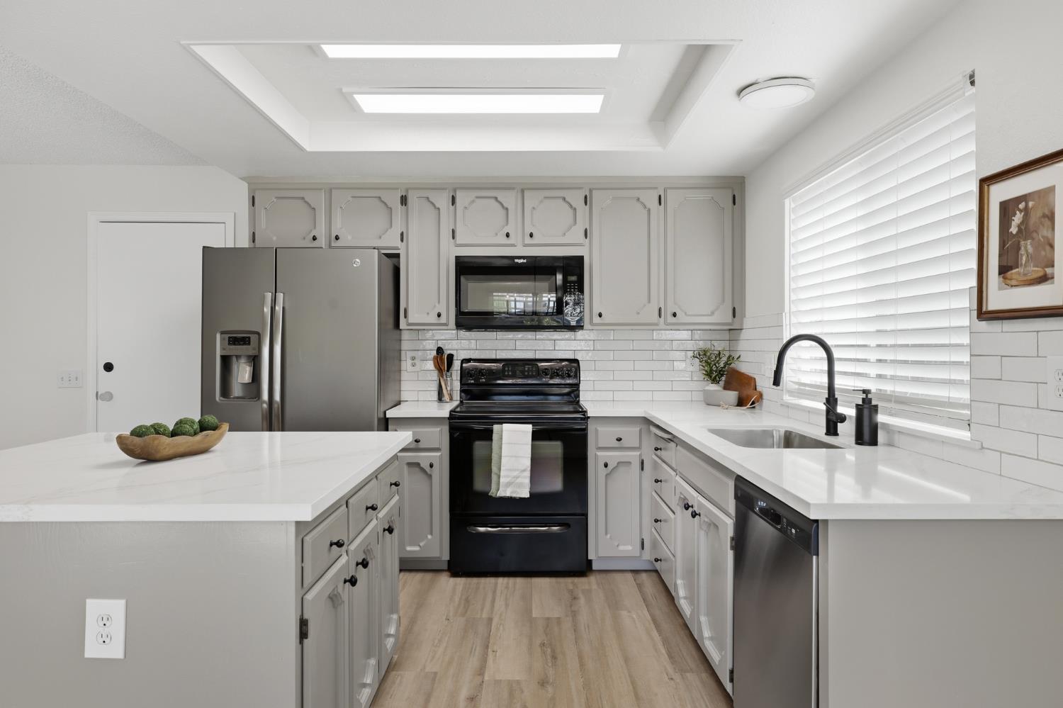 5361 N El Sol Ave, Fresno, CA 93722