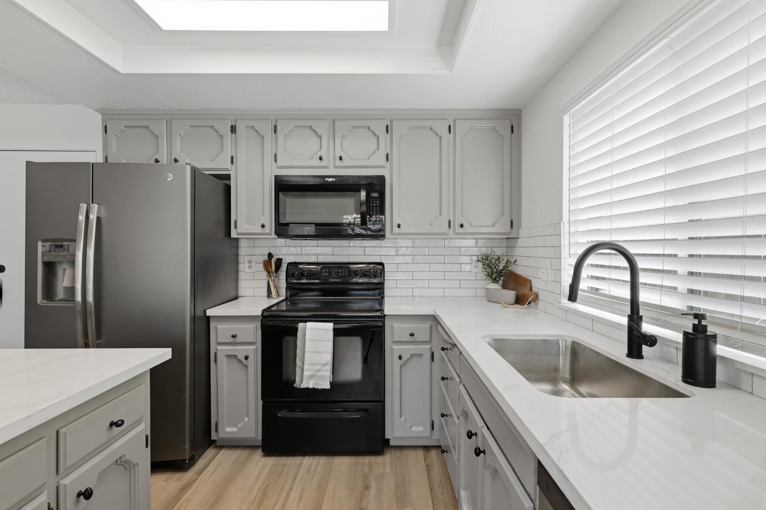 5361 N El Sol Ave, Fresno, CA 93722