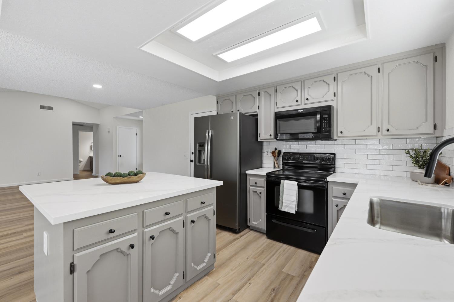 5361 N El Sol Ave, Fresno, CA 93722