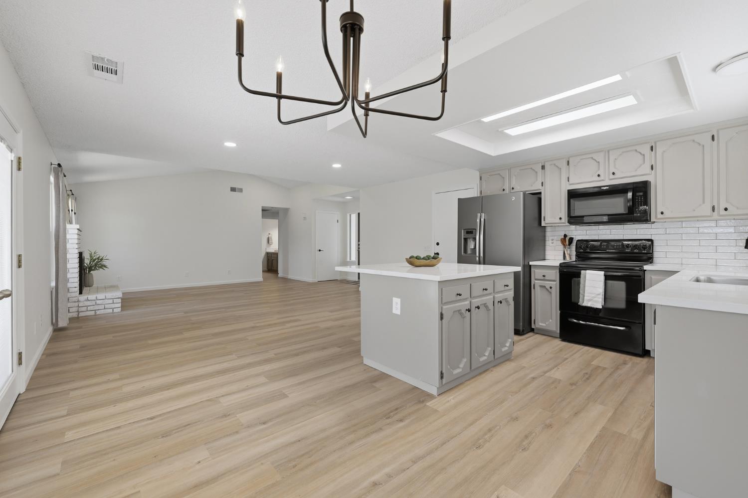 5361 N El Sol Ave, Fresno, CA 93722