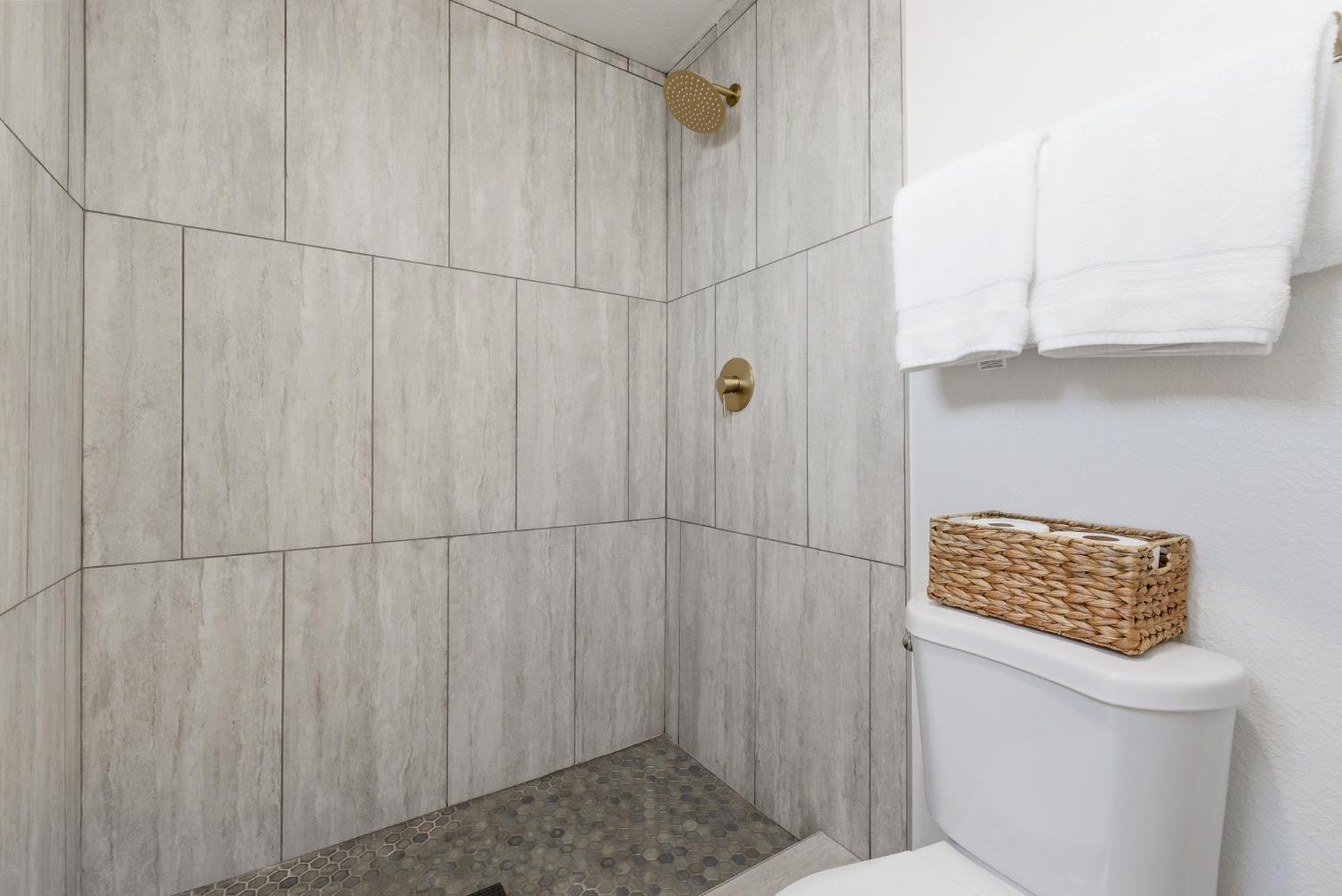 5361 N El Sol Ave, Fresno, CA 93722