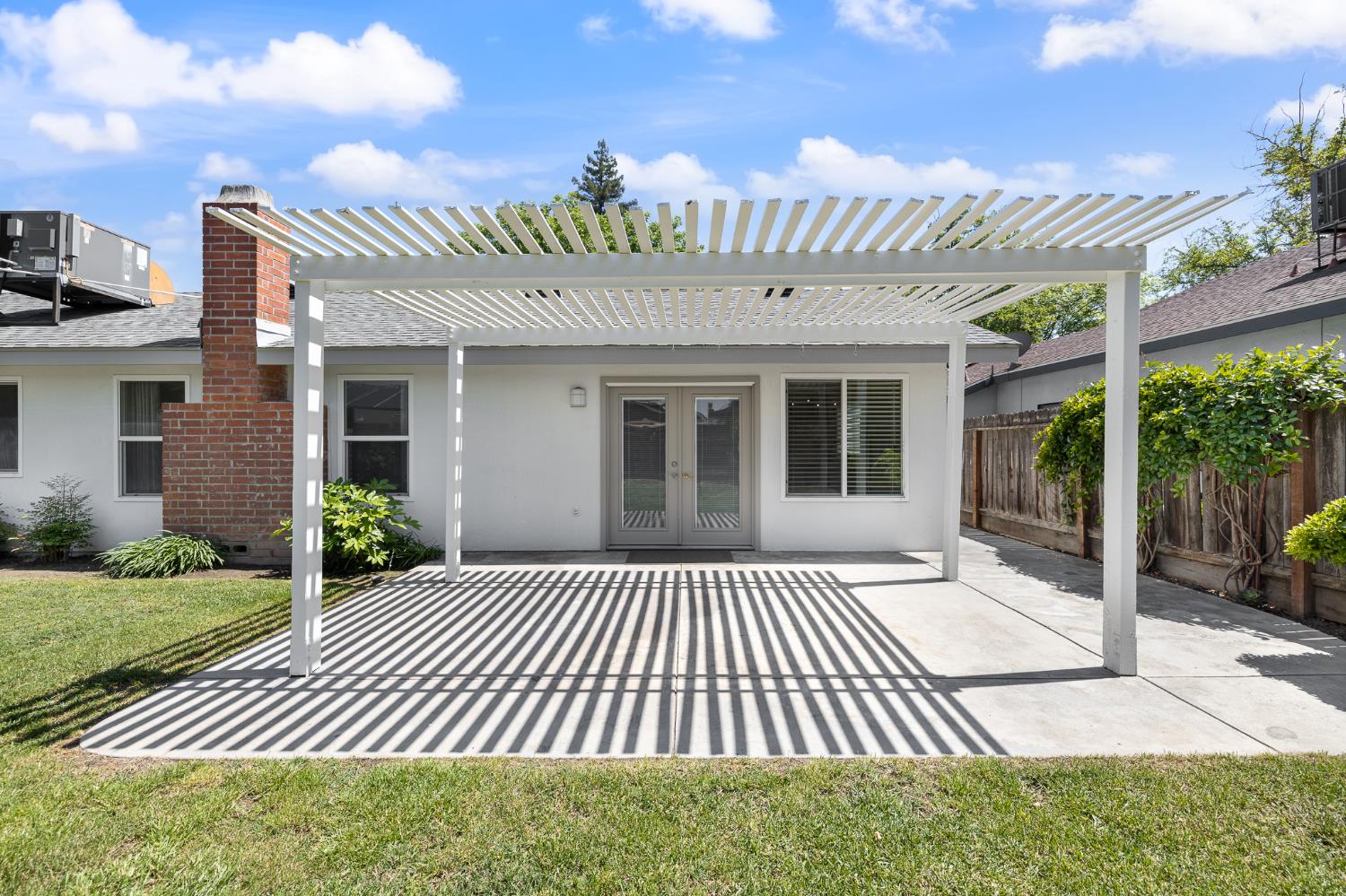 5361 N El Sol Ave, Fresno, CA 93722