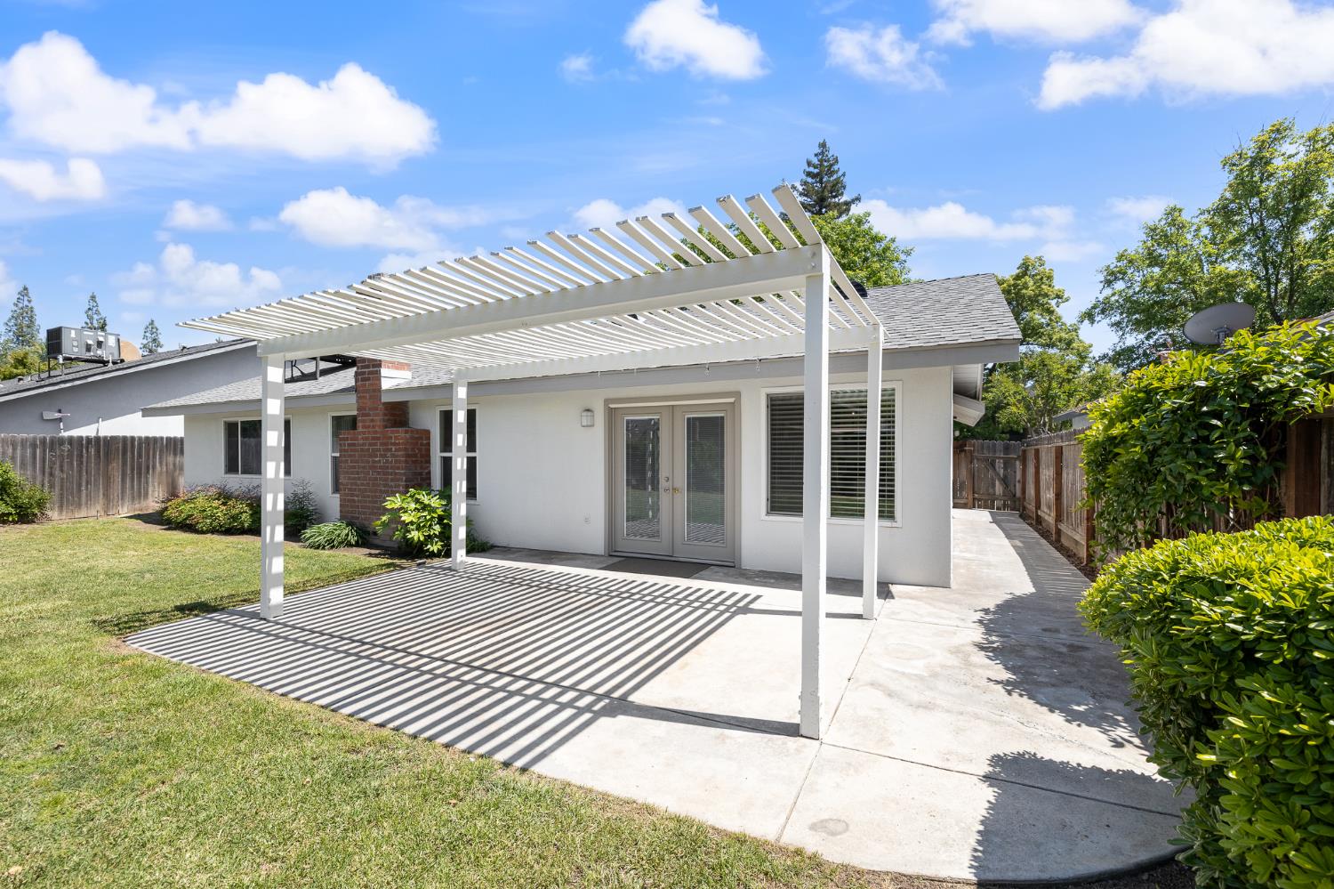 5361 N El Sol Ave, Fresno, CA 93722