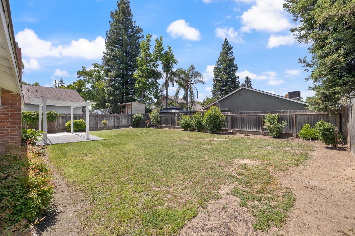 5361 N El Sol Ave, Fresno, CA 93722