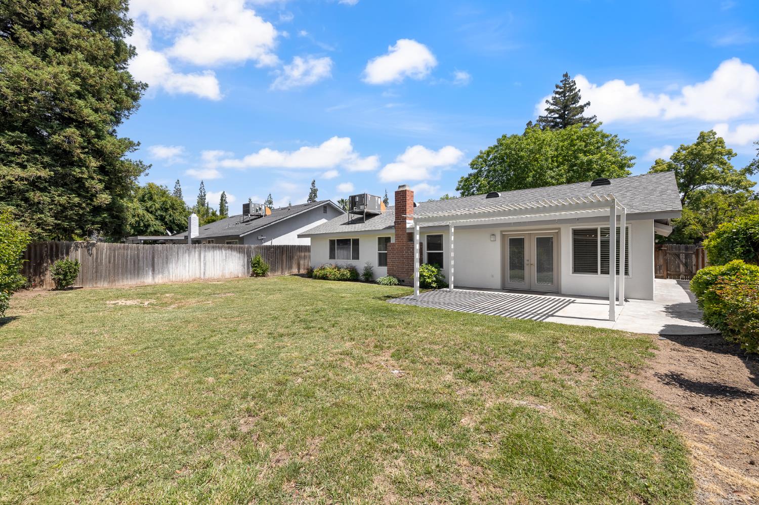 5361 N El Sol Ave, Fresno, CA 93722