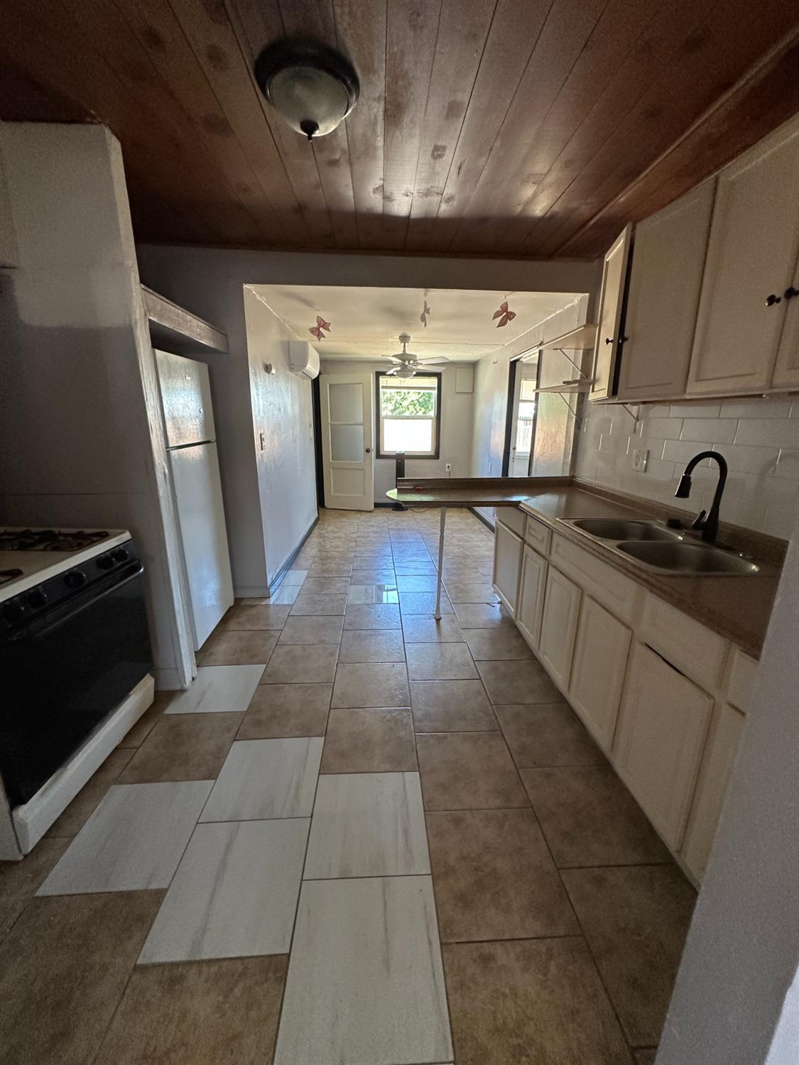 4511 E Balch, Fresno, CA 93702