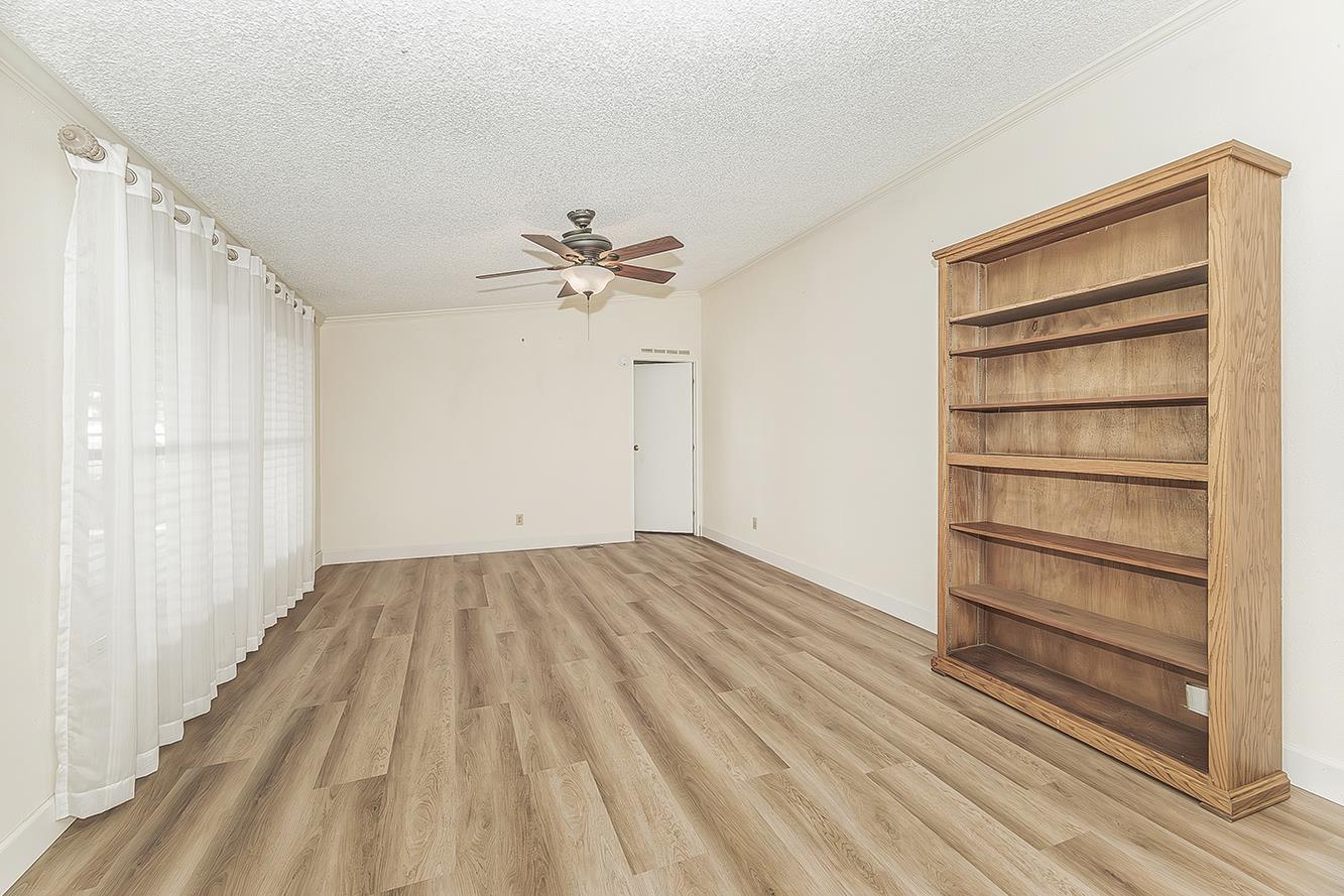 1701 Dinuba Ave #180, Selma, CA 93662