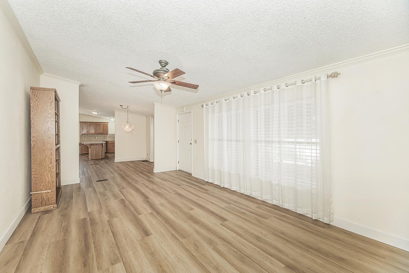 1701 Dinuba Ave #180, Selma, CA 93662