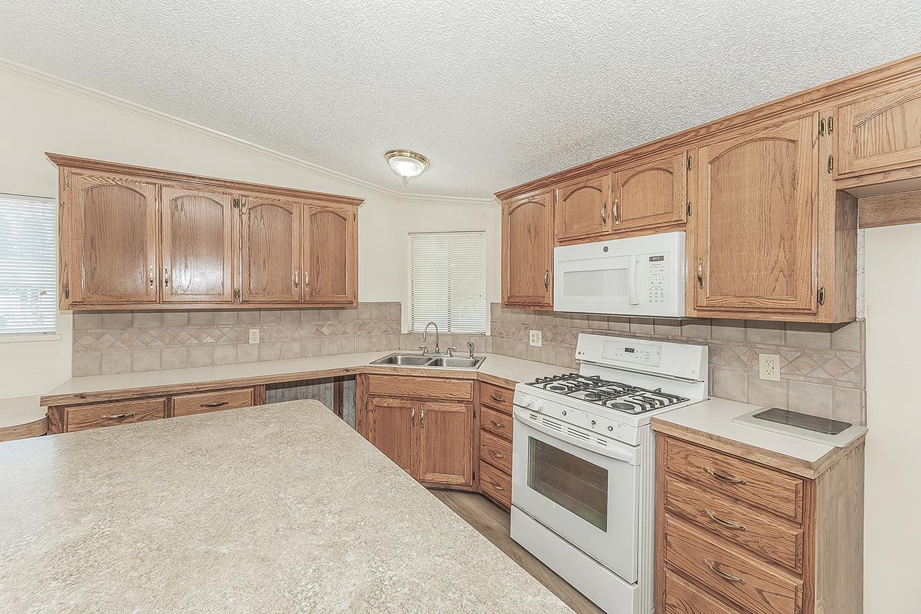 1701 Dinuba Ave #180, Selma, CA 93662