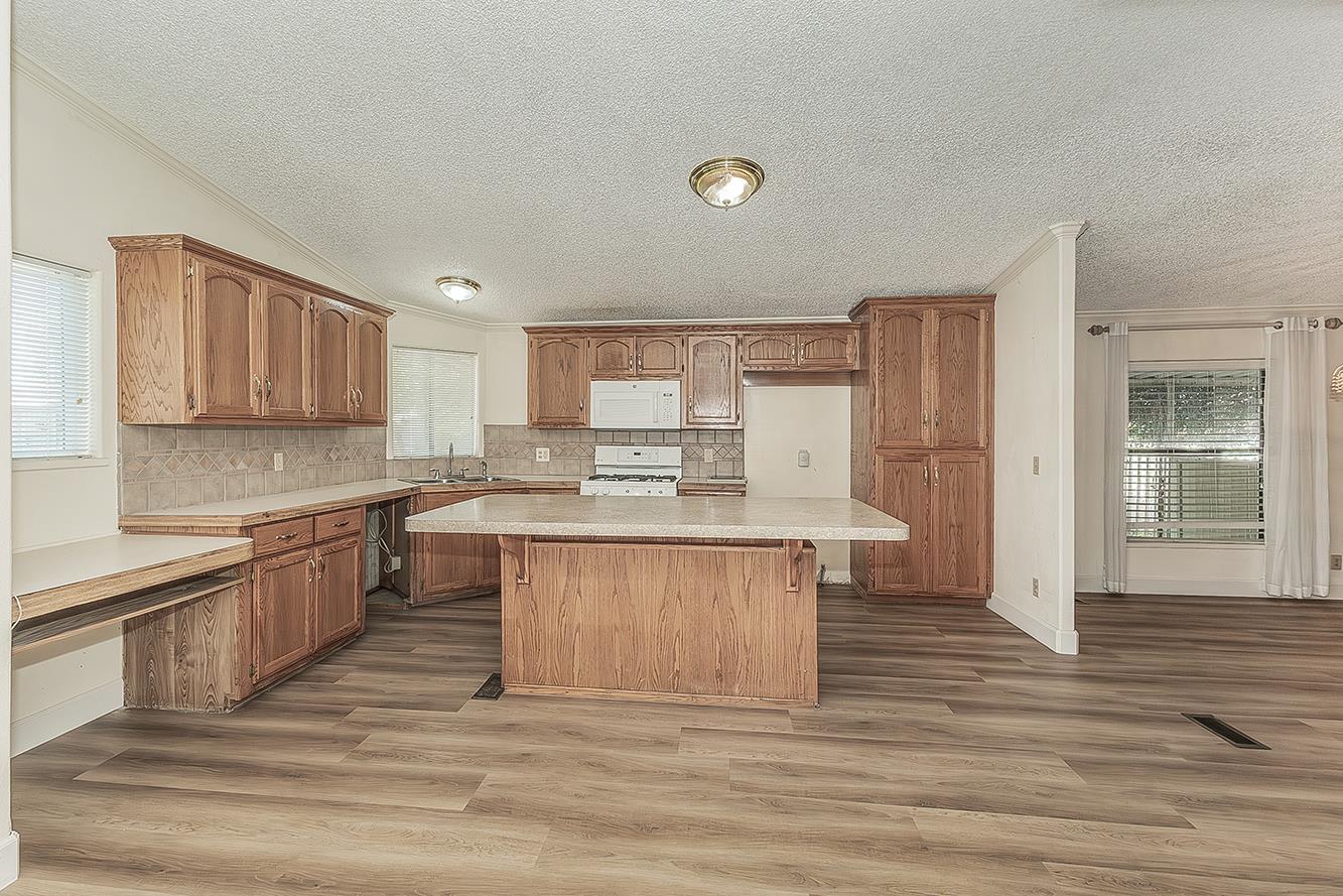 1701 Dinuba Ave #180, Selma, CA 93662