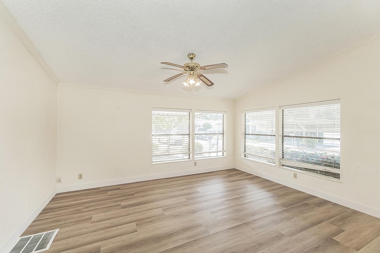 1701 Dinuba Ave #180, Selma, CA 93662