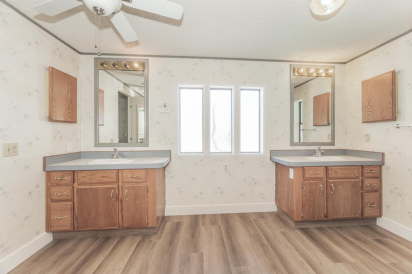 1701 Dinuba Ave #180, Selma, CA 93662