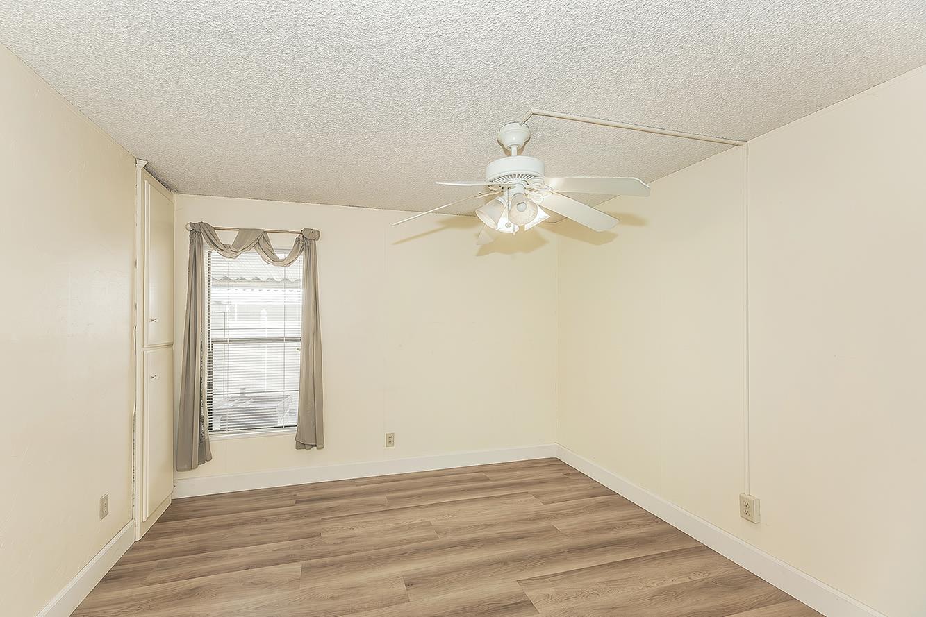 1701 Dinuba Ave #180, Selma, CA 93662