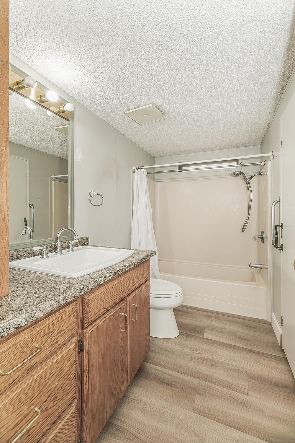 1701 Dinuba Ave #180, Selma, CA 93662