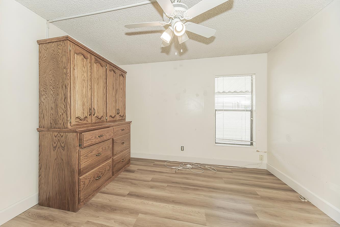 1701 Dinuba Ave #180, Selma, CA 93662