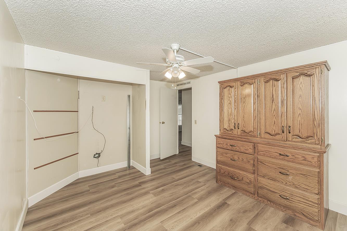 1701 Dinuba Ave #180, Selma, CA 93662