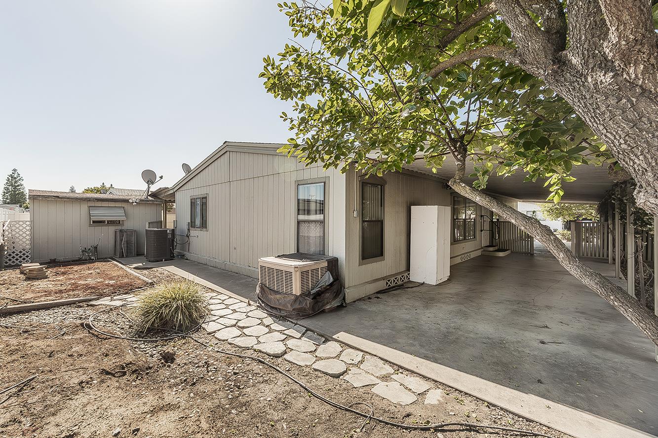 1701 Dinuba Ave #180, Selma, CA 93662