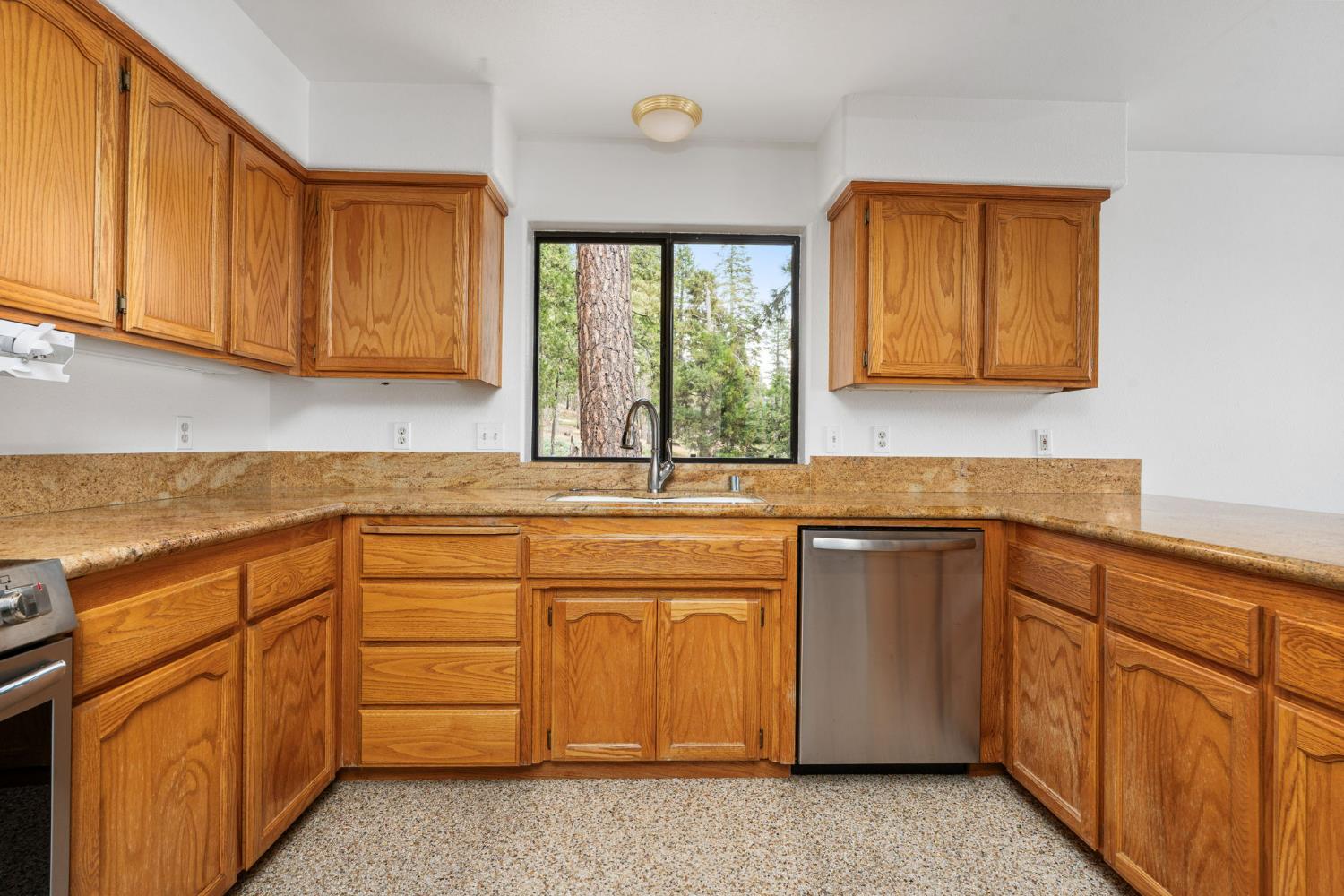 38018 Glenwood Ln, Shaver Lake, CA 93664