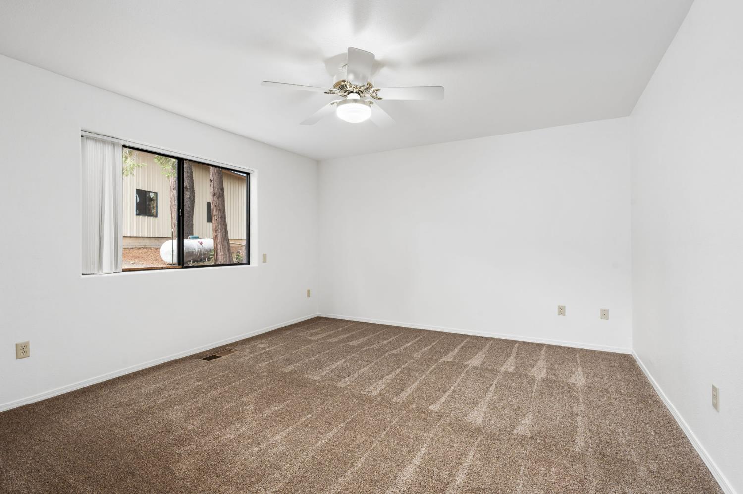 38018 Glenwood Ln, Shaver Lake, CA 93664